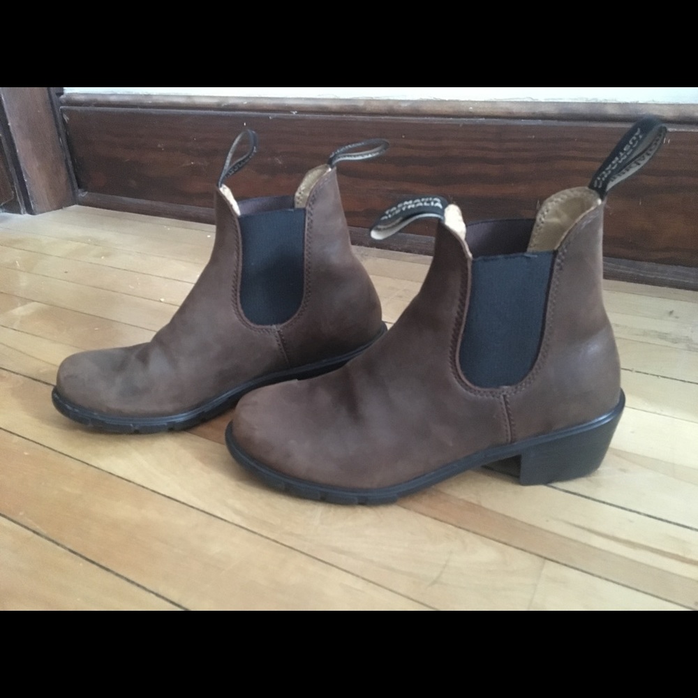 Blundstone. Heeled boots. Antique brown. Like new.
